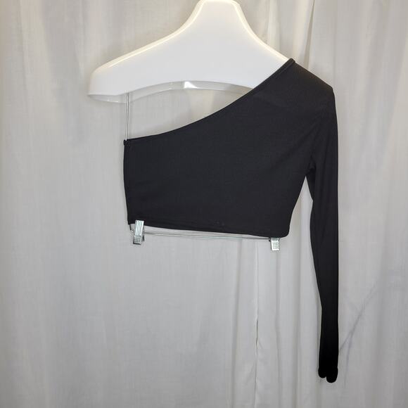 boohoo Black Ribbed Fabric Crop One Sleeve Top, 2 - Picture 2 of 6